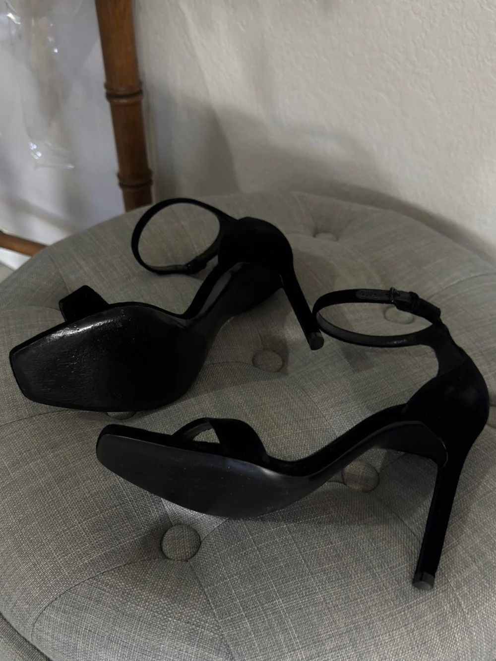 Saint Laurent Amber Black velvet strap ankle strap heels - Picture 9 of 15